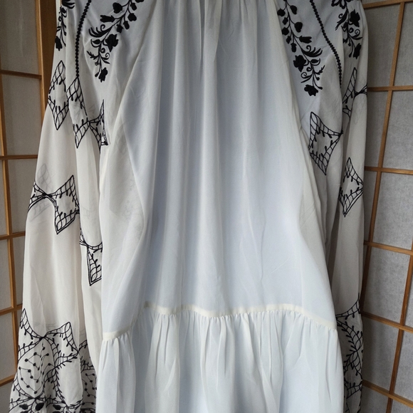 New Anthropologie White Blouse with Black Embroidery Size Large - Picture 4 of 9